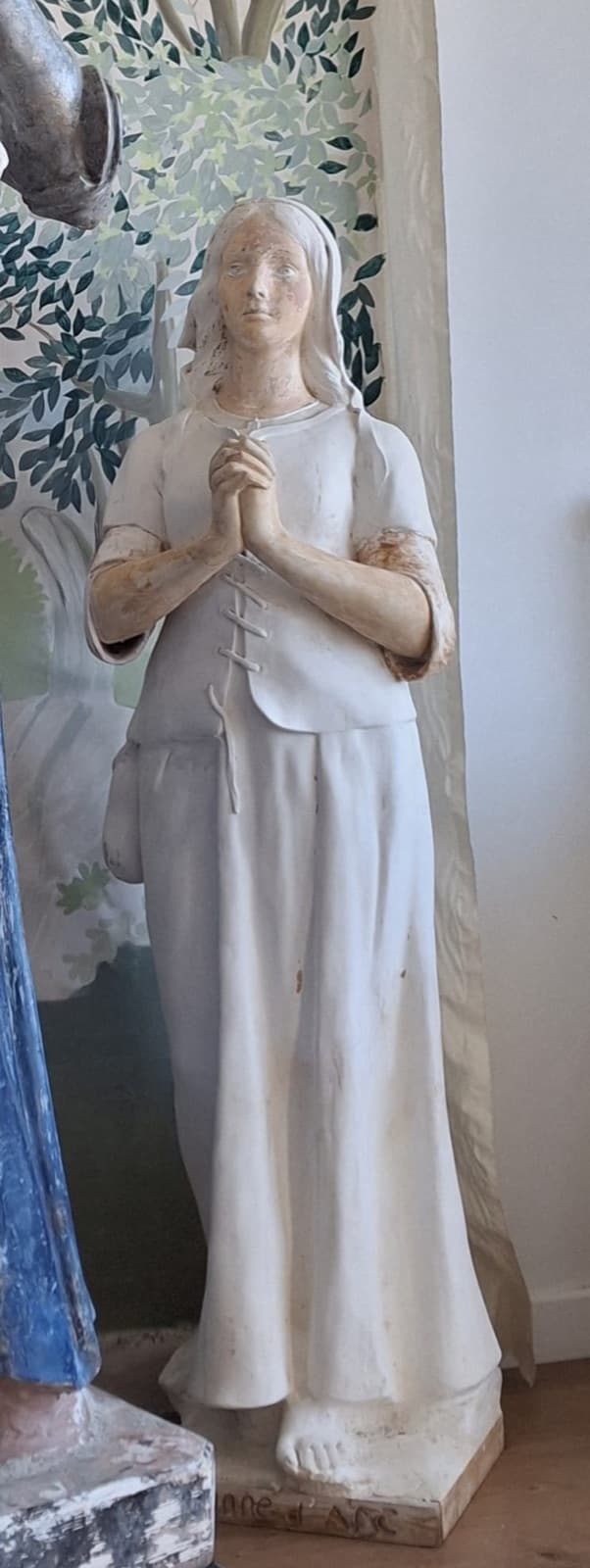 Statue restaurée à la main — 8
