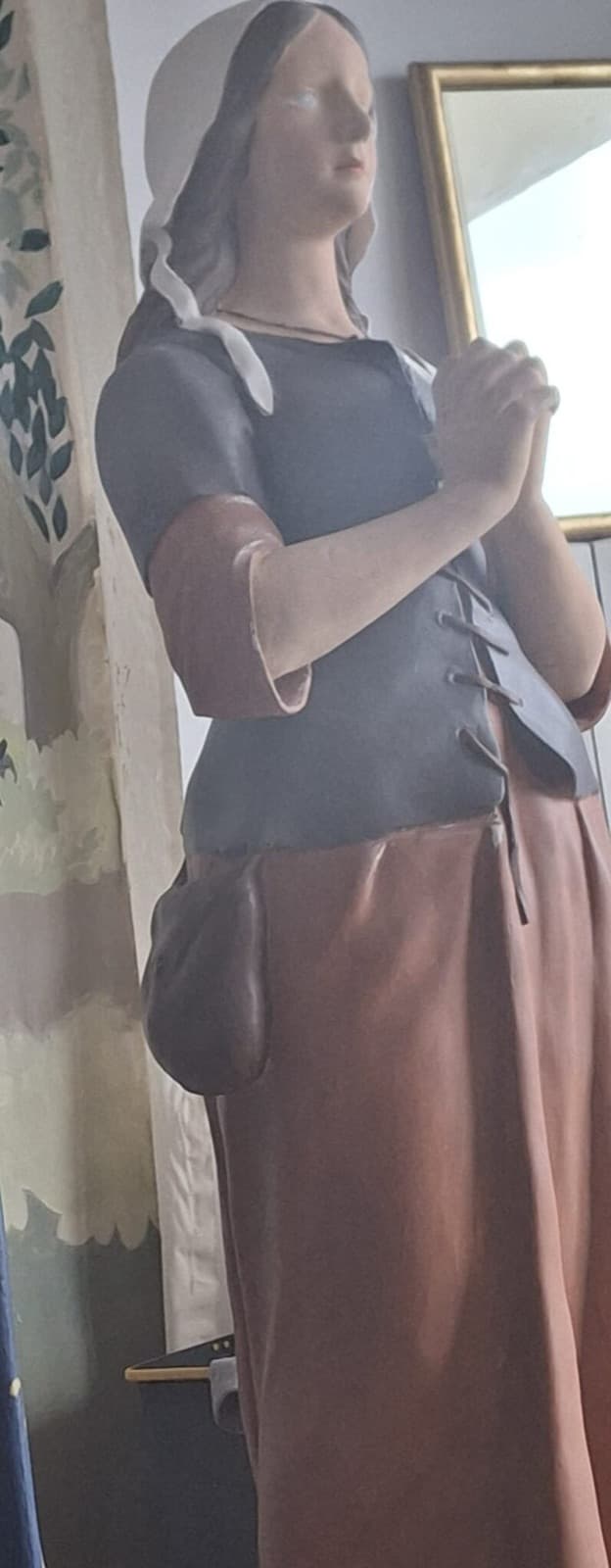 Statue restaurée à la main — 9
