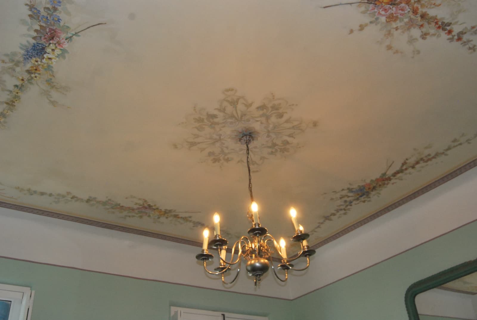 Plafond peint restauré à la main — 7