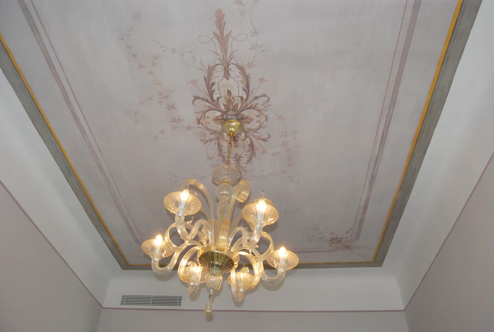 Plafond peint restauré à la main — 13